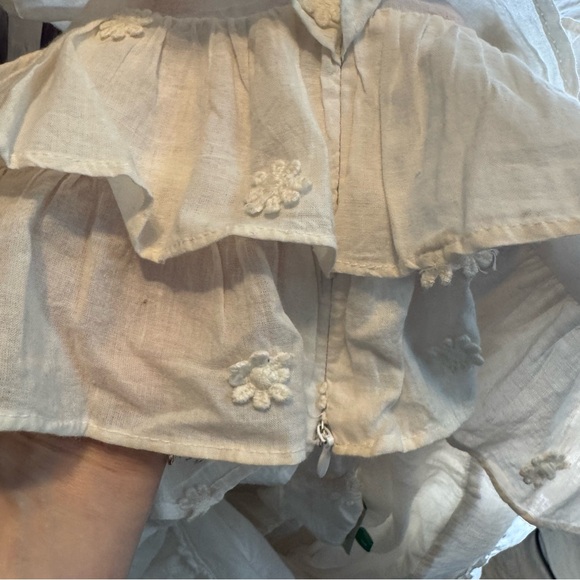 Farm Rio 3D Flower Ruffled White Top size Large Layered Top Shirt - Picture 10 of 11